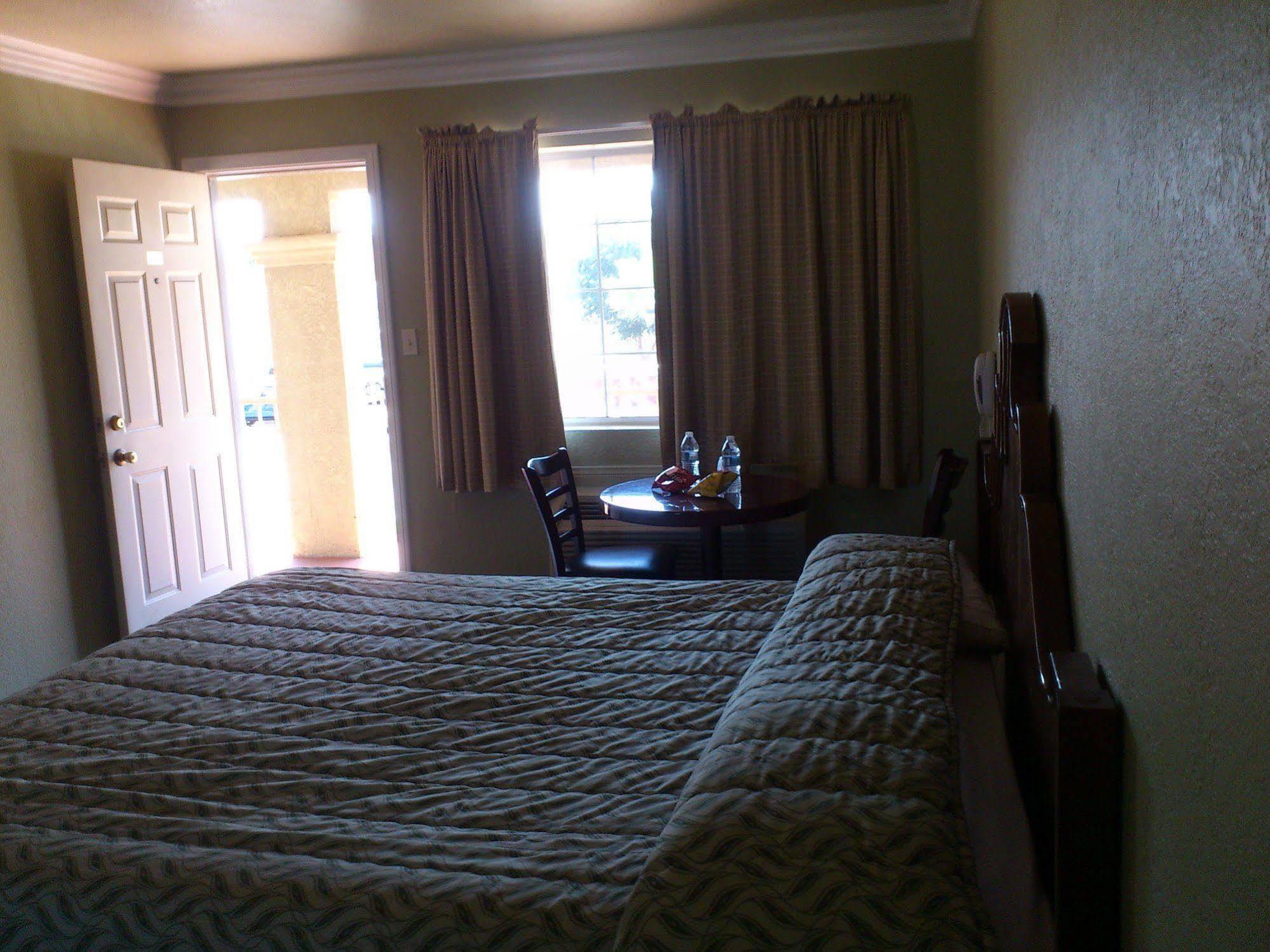 Santa Ana Travel Inn Eksteriør billede