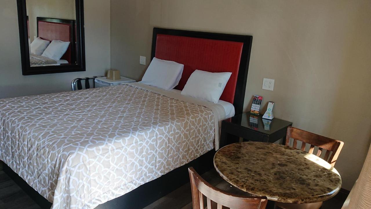 Santa Ana Travel Inn Eksteriør billede